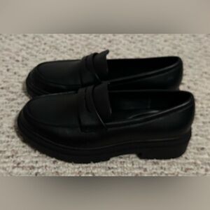 Quince Italian Leather Lug Sole Black Loafers Size 7.5 W EUC